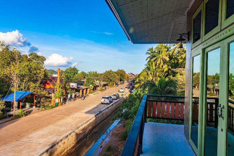 Tonmai Suites image