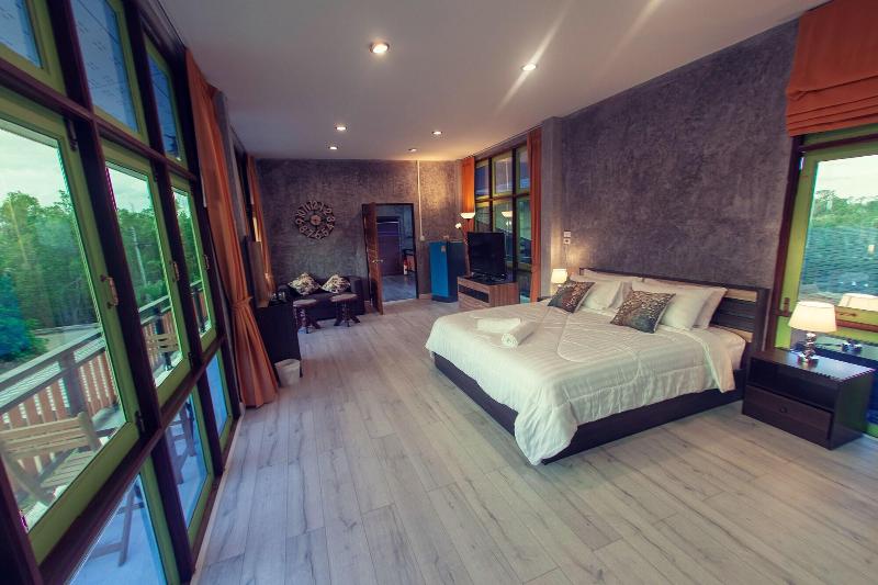 Tonmai Suites image
