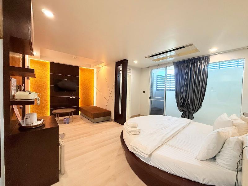 Eurna Resort image
