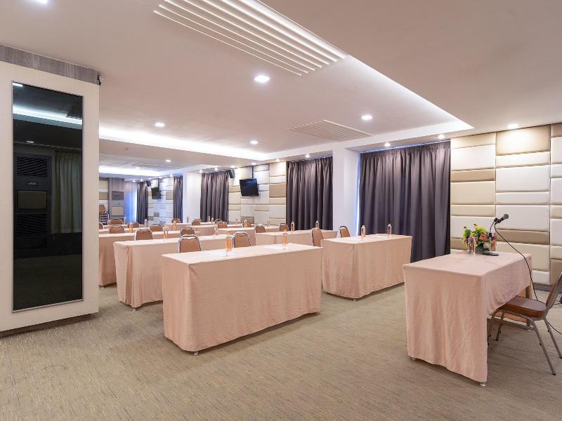 Leenova Hotel image