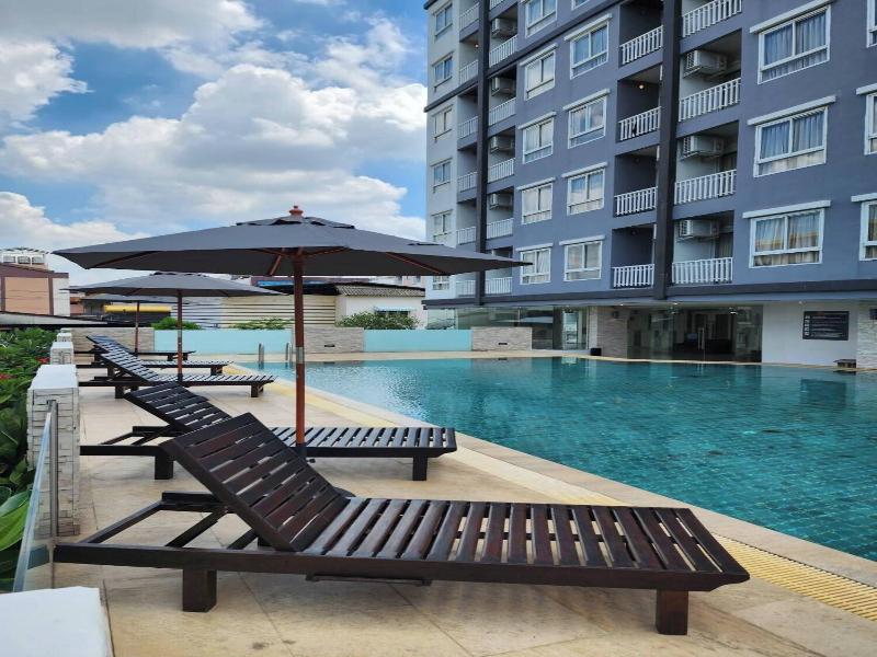 Leenova Hotel image