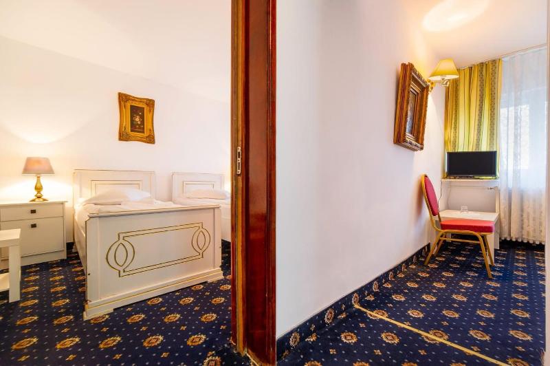 Hotel Cetate Imparatul Romanilor image