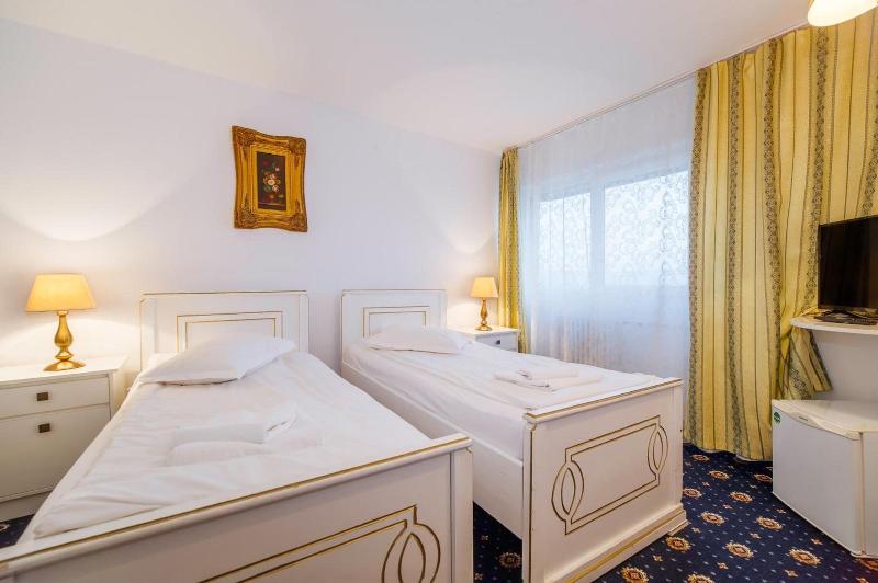 Hotel Cetate Imparatul Romanilor image