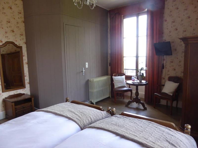 Au Vieux Manoir image