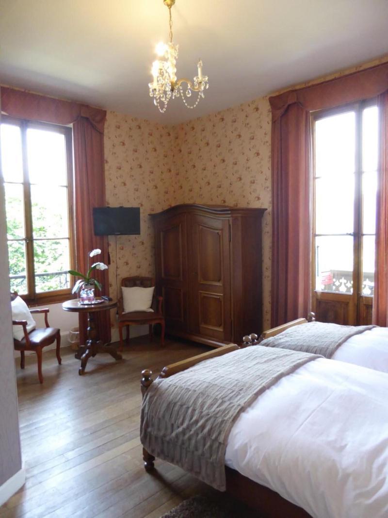 Au Vieux Manoir image