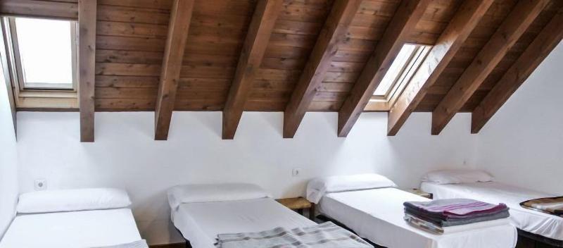 Hostal Y Albergue Haizea image