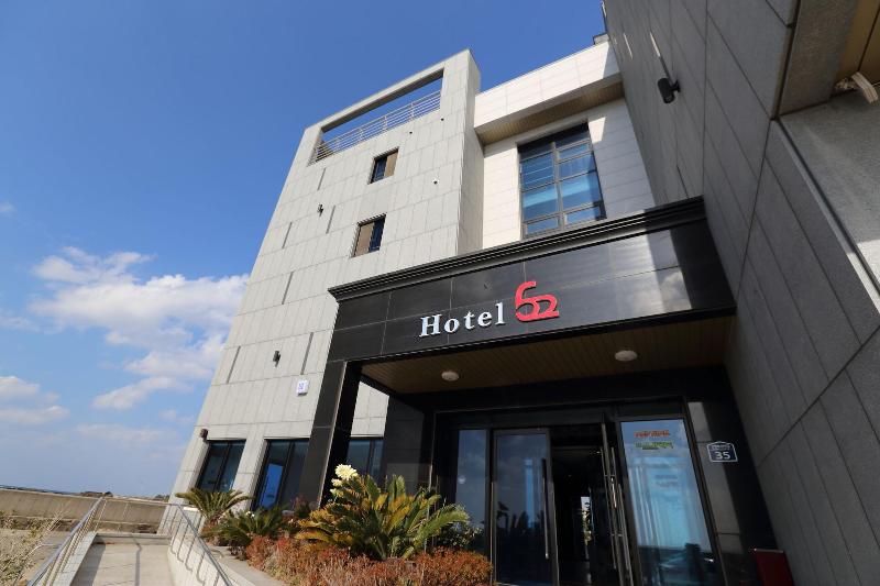 Hotel 52 image