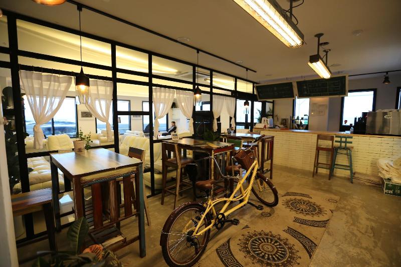 Hotel 52 image