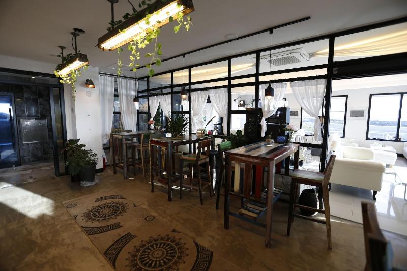 Hotel 52 image
