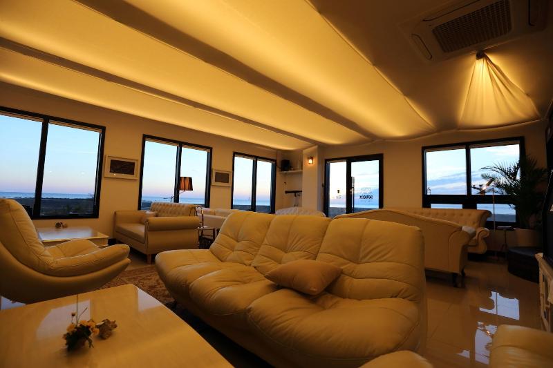 Hotel 52 image