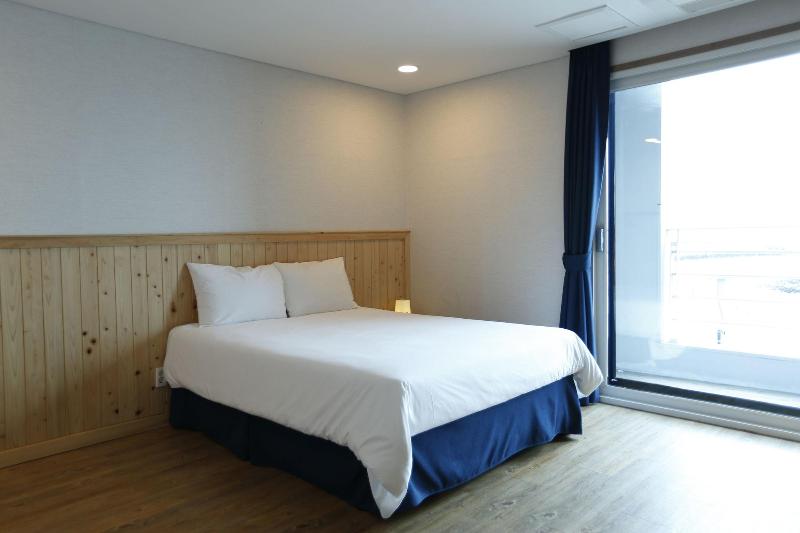 Hotel 52 image