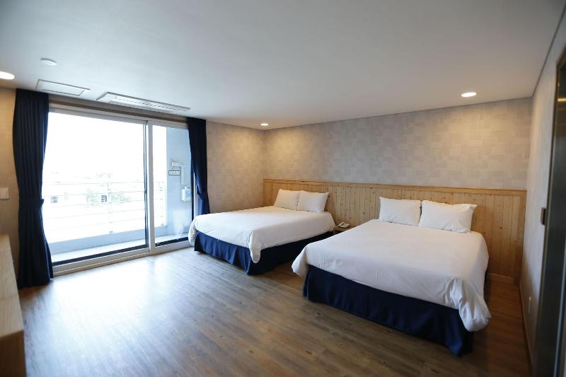 Hotel 52 image