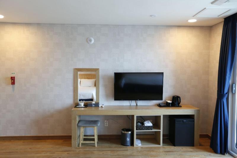 Hotel 52 image
