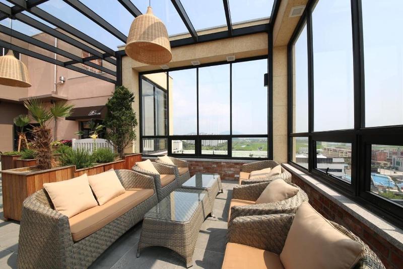 Hotel Raum image