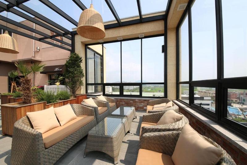 Hotel Raum image