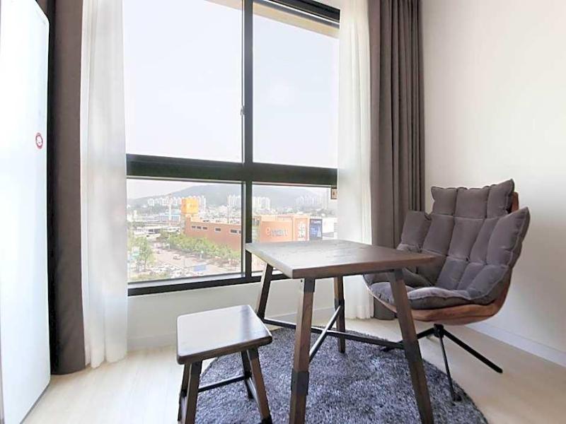 Hotel Raum image