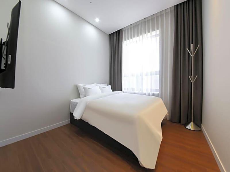 Hotel Raum image