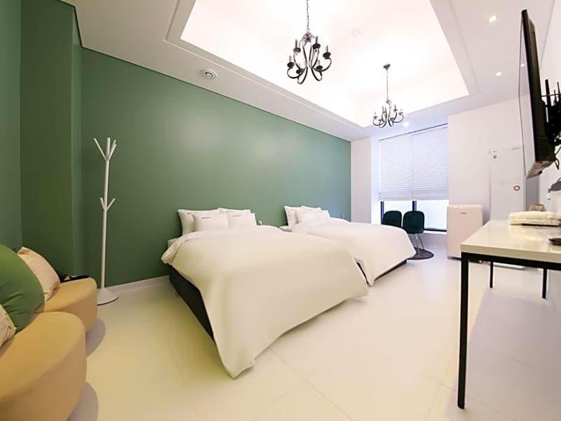 Hotel Raum image