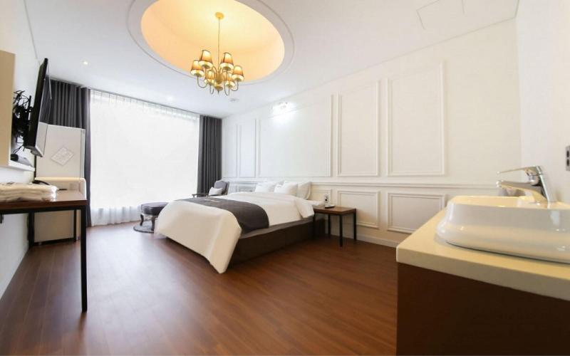 Hotel Raum image