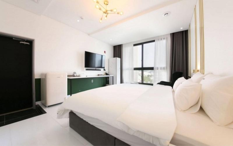 Hotel Raum image
