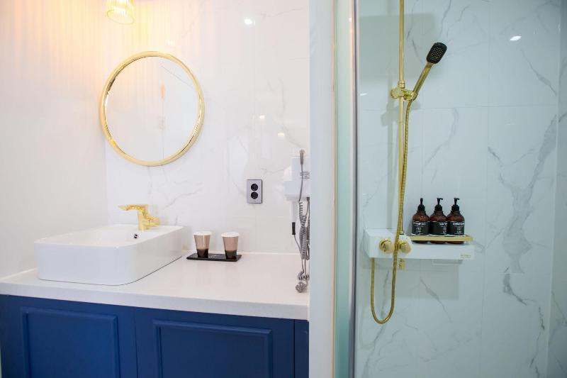 Hotel Raum image