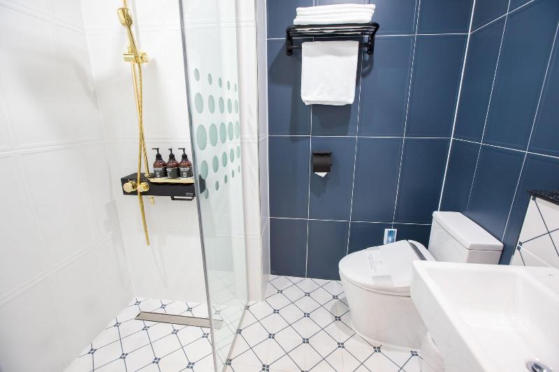 Hotel Raum image