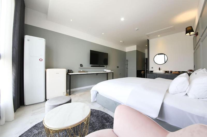 Hotel Raum image