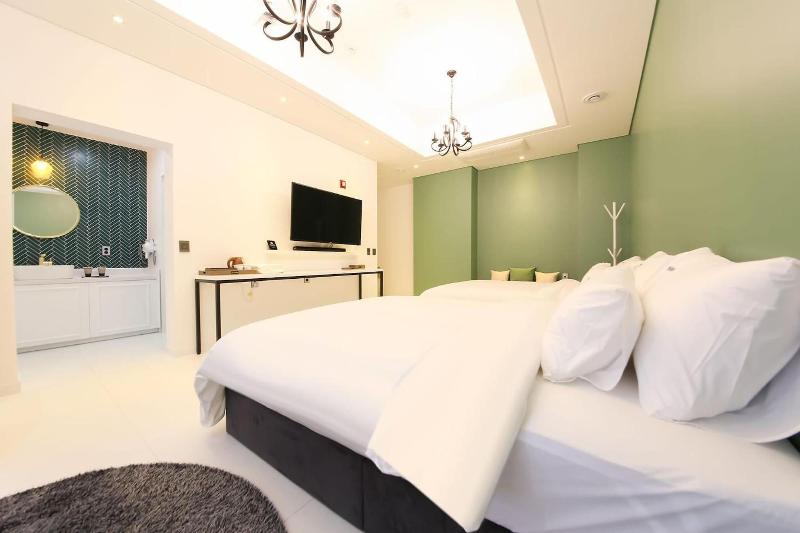 Hotel Raum image