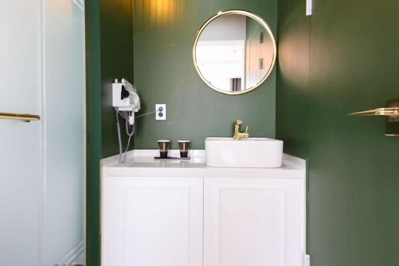 Hotel Raum image