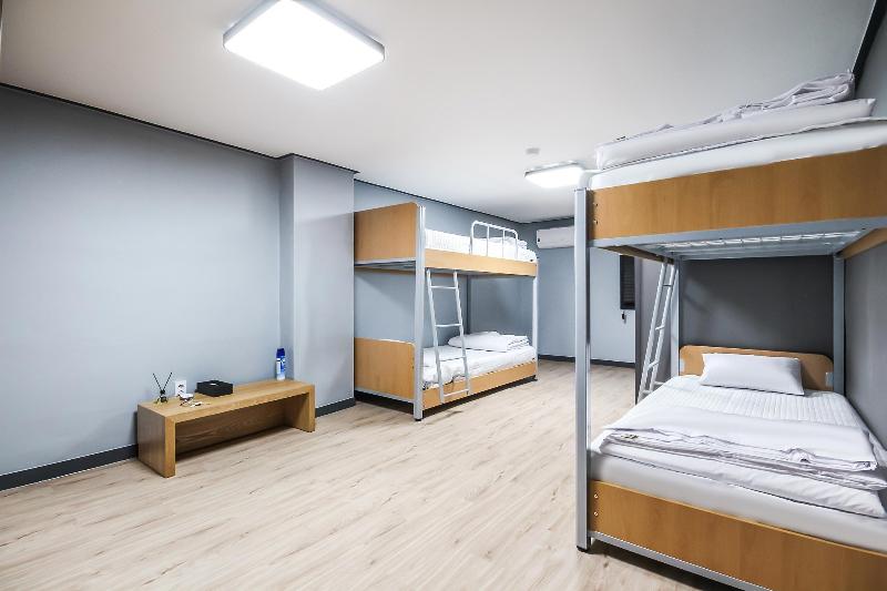Hotel Deluxe - Hostel image