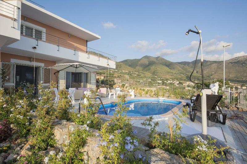 Villa Armonia image