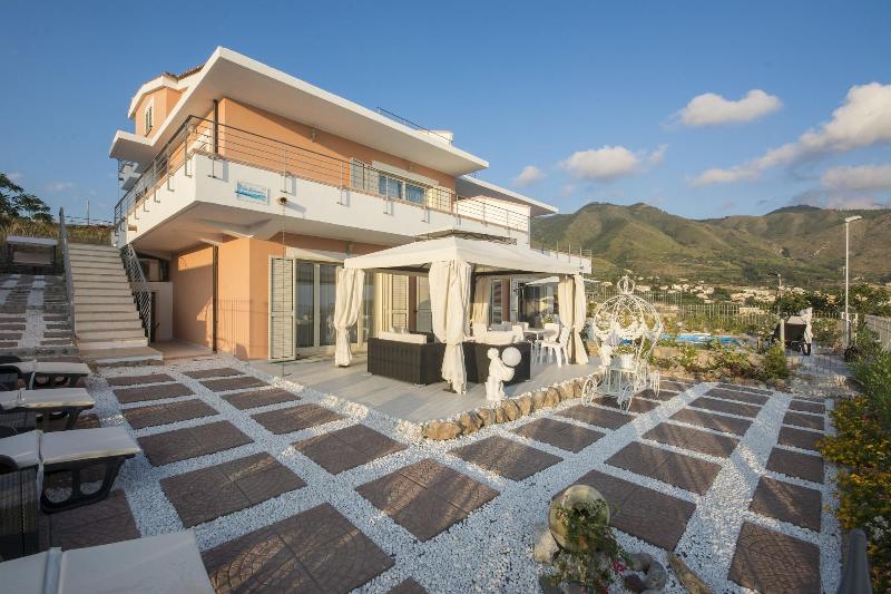 Villa Armonia image