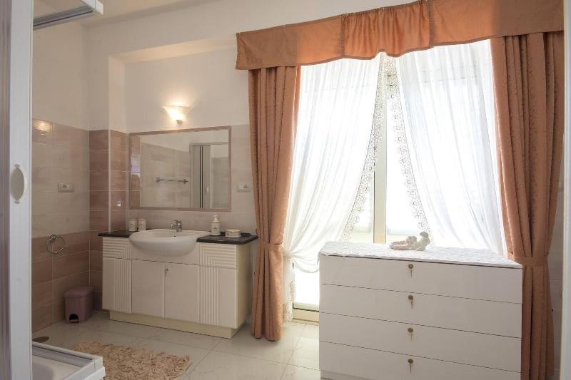 Villa Armonia image