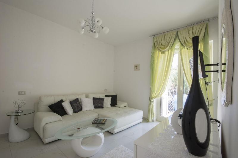 Villa Armonia image