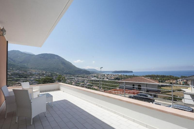 Villa Armonia image