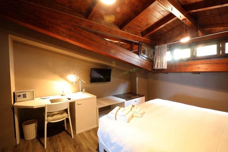 Il Casato Deluxe Rooms image