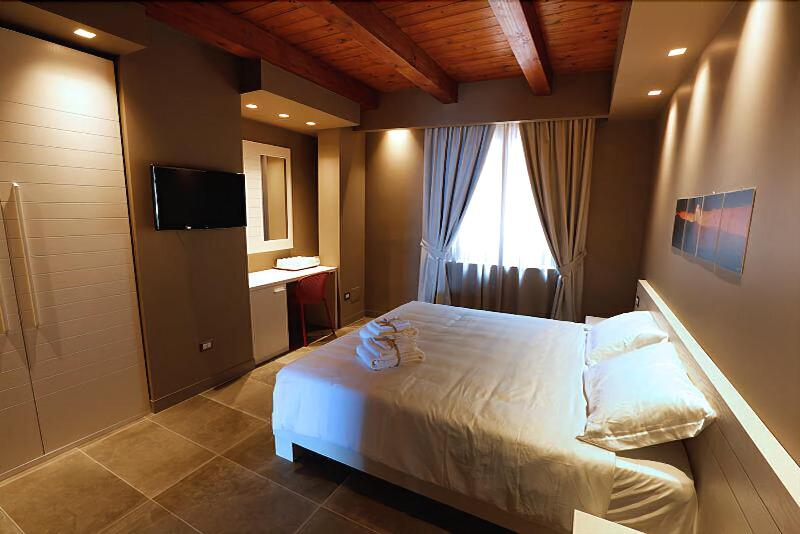 Il Casato Deluxe Rooms image