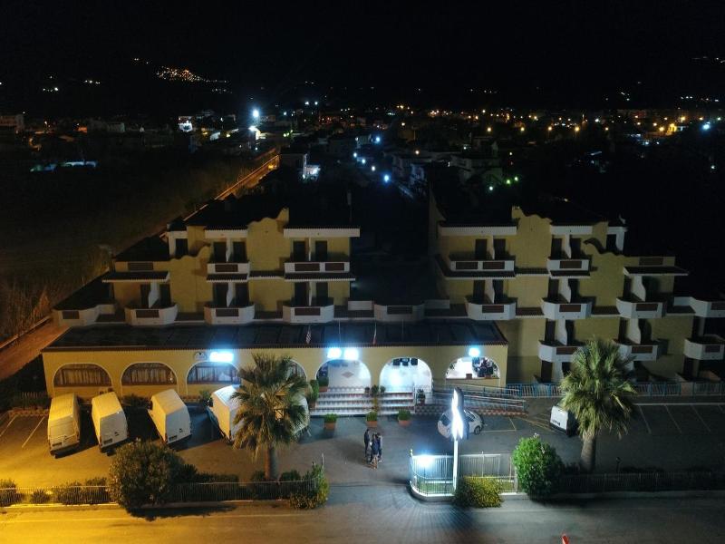 Hotel Felix — general view