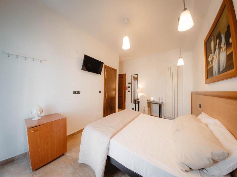 Hotel Accord Le Rose image