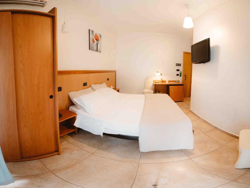 Hotel Accord Le Rose image