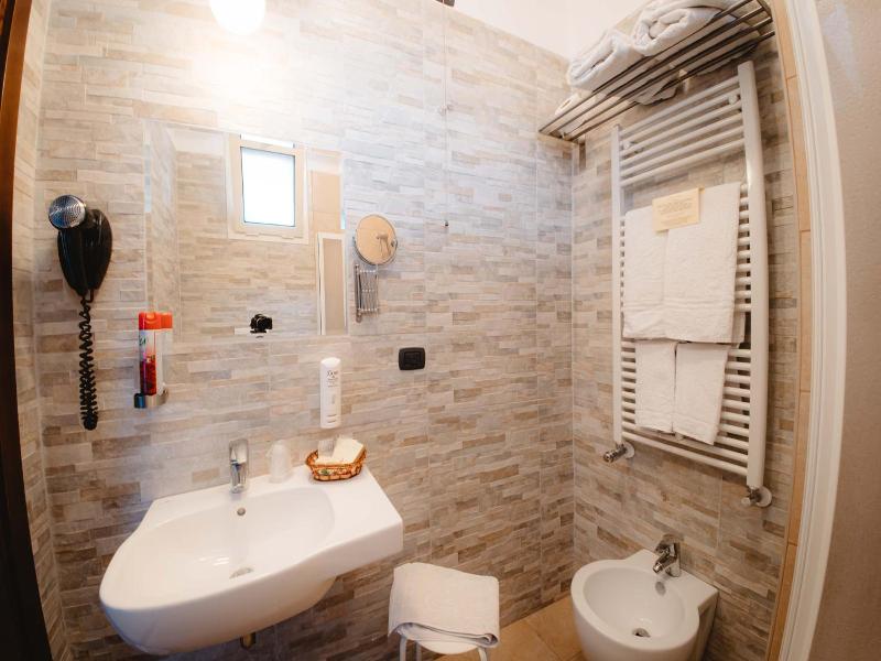 Hotel Accord Le Rose image
