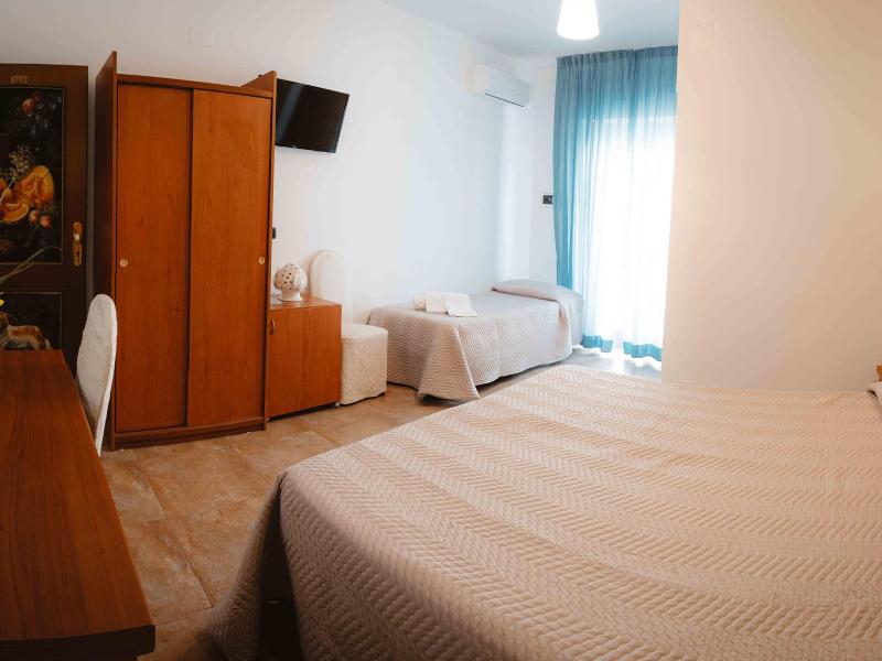 Hotel Accord Le Rose image