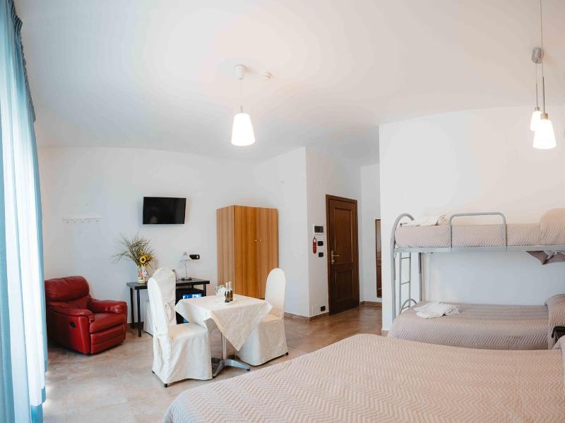 Hotel Accord Le Rose image