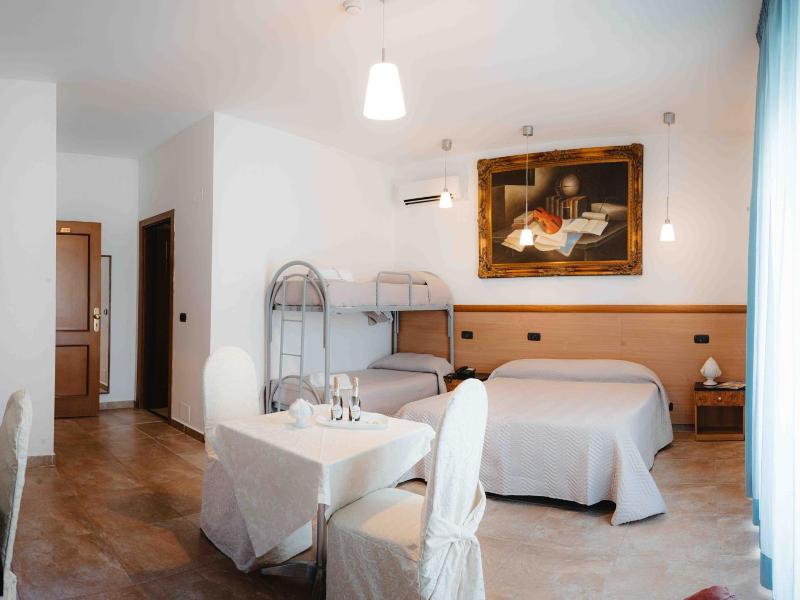 Hotel Accord Le Rose image