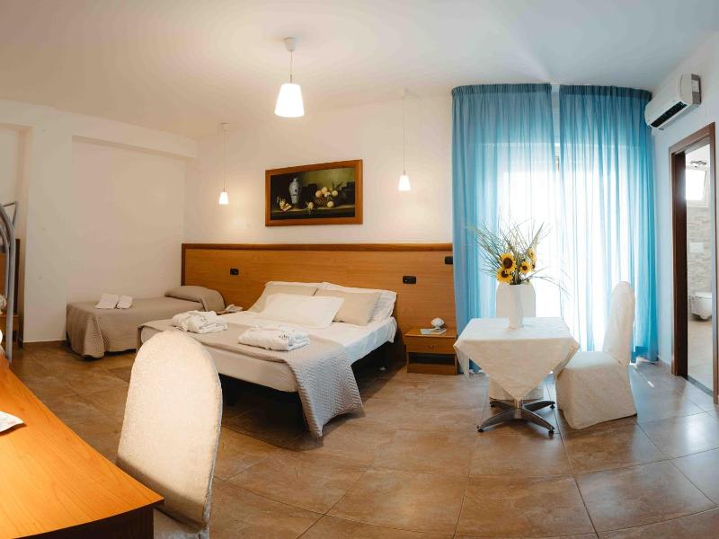 Hotel Accord Le Rose image