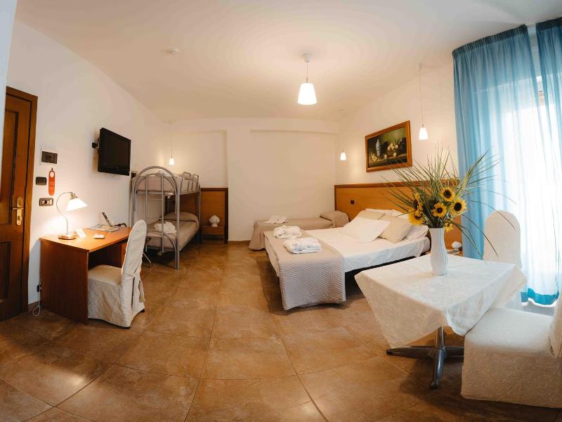 Hotel Accord Le Rose image