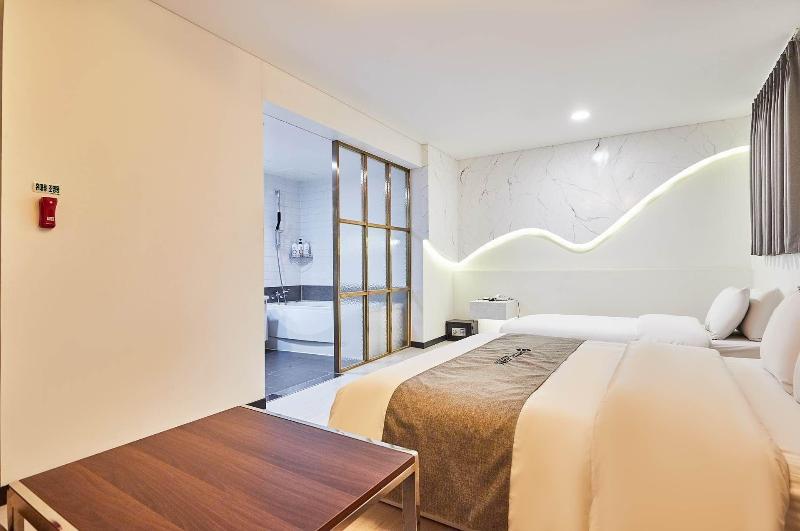 Hotel Gam image