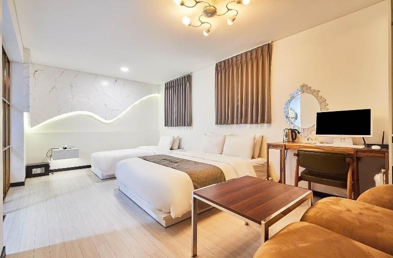 Hotel Gam image