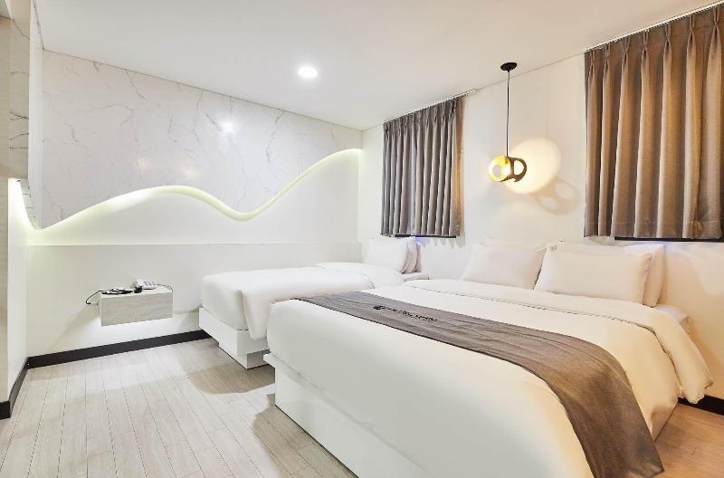 Hotel Gam image