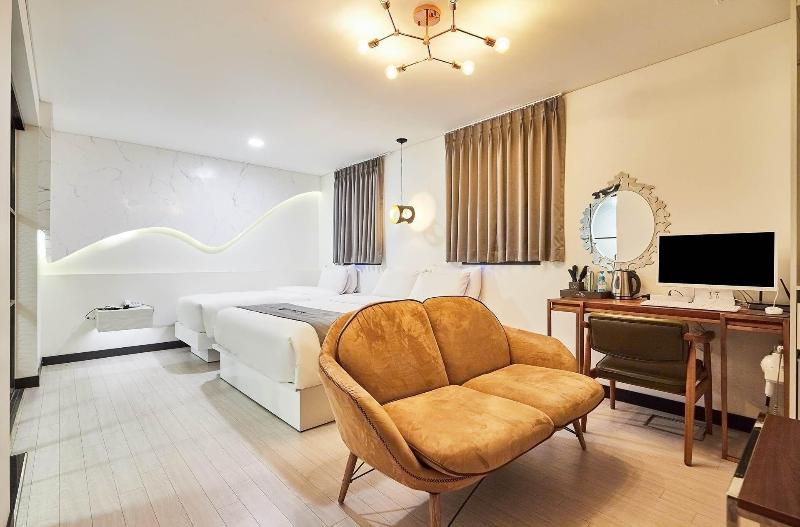 Hotel Gam image